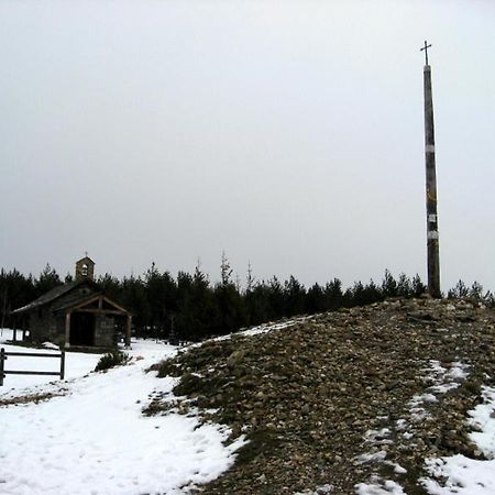 فندق Villanueva de Valduezaفي  El Pineo المظهر الخارجي الصورة